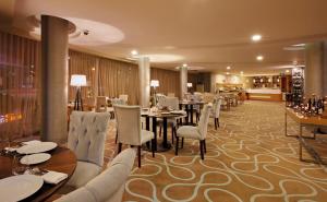 ห้องอาหารหรือที่รับประทานอาหารของ Anemon Grand Adana Otel