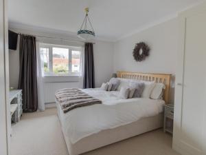 En eller flere senge i et værelse på Connaught Gardens