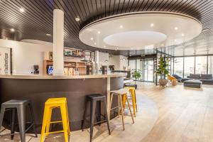 Lounge nebo bar v ubytování Campanile Martigny