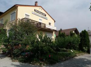 Budynek, w którym mieści się apartament