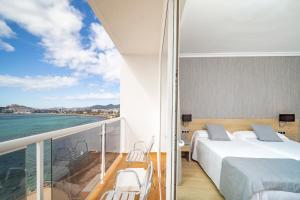 Cama ou camas em um quarto em Hotel Simbad Ibiza
