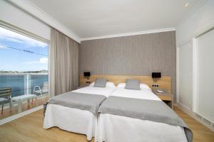 Cama ou camas em um quarto em Hotel Simbad Ibiza