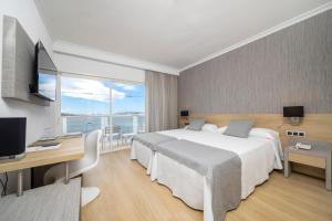 Cama ou camas em um quarto em Hotel Simbad Ibiza