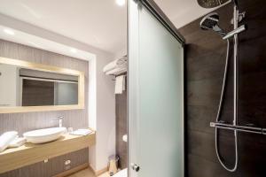 Um banheiro em Hotel Simbad Ibiza