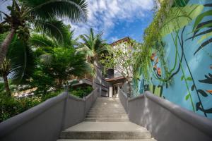 Сад в Holiday Inn Resort Krabi Ao Nang Beach by IHG