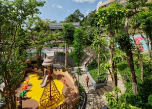 Сад в Holiday Inn Resort Krabi Ao Nang Beach by IHG