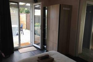 Ένα ή περισσότερα κρεβάτια σε δωμάτιο στο Maisonnette de 2 personnes