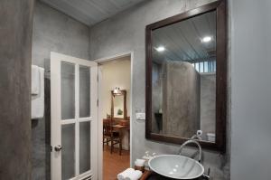 a bathroom with a sink and a mirror at Maison Dalabua in Luang Prabang