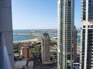 Private rooms in 3 bedroom apartment sky nest home sky view tower