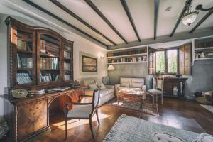 a living room with a couch and a table at La Casona de Amandi in Villaviciosa