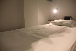 Postel nebo postele na pokoji v ubytování THE NEXT DOOR Dormitory & Private Hostel