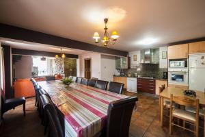 Kuchyň nebo kuchyňský kout v ubytování Casa Do Centeal