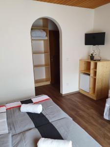 Postel nebo postele na pokoji v ubytování Pension INGE