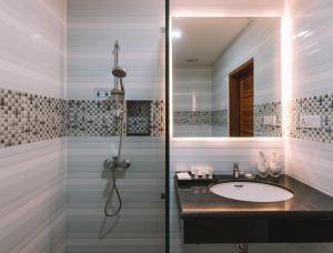 Ванна кімната в Ritz Grand Hotel Mandalay