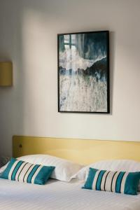 Postel nebo postele na pokoji v ubytování Hotel Le Port Neuf
