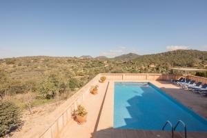 Výhled na bazén z ubytování Finca Roca nebo okolí