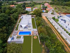 Basen w obiekcie Luxury design Villa Maell with private pool and high level of privacy - WiiBuk lub w pobliżu