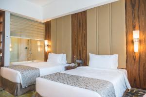 Postel nebo postele na pokoji v ubytování Zenith Hotel Putrajaya