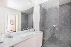 Koupelna v ubytování WHome | Alcântara Smart Studio + 11 fotografií