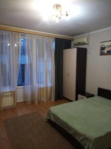 Un pat sau paturi într-o cameră la Guest House Lukomorye