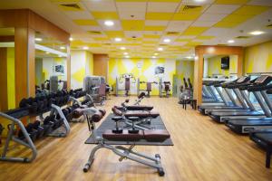 Fitness centrum a/nebo fitness zařízení v ubytování TIME Ruby Hotel Apartment