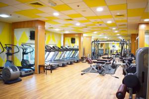Fitness centrum a/nebo fitness zařízení v ubytování TIME Ruby Hotel Apartment