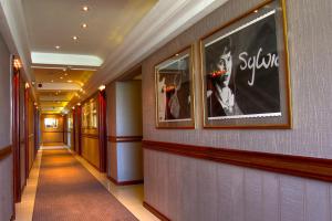 Certificato, attestato, insegna o altro documento esposto da Hill Hotel Wellness & Spa