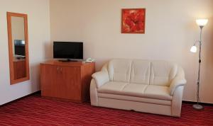 TV a/nebo společenská místnost v ubytování Diana Club Hotel