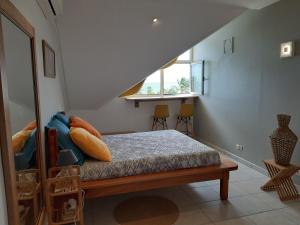 Postel nebo postele na pokoji v ubytování La Kaz du Lagon