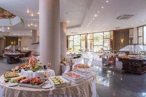 Un restaurant sau alt loc unde se poate mânca la Athina Palace Resort & Spa