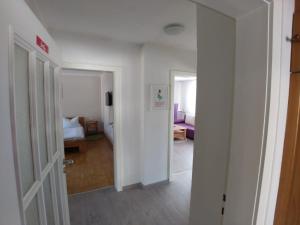 Postel nebo postele na pokoji v ubytování Modern Apartment Wissenbach 1