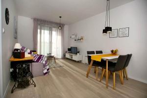 TV a/nebo společenská místnost v ubytování Apartment Sweet Daisy with parking
