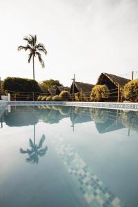 Tiki Hut Hostel内部或周边的泳池