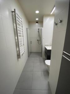 Kúpeľňa v ubytovaní Stylowy 2-pokojowy apartament 5 min. od Rynku