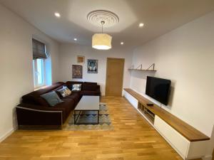 Televízia a/alebo spoločenská miestnosť v ubytovaní Stylowy 2-pokojowy apartament 5 min. od Rynku