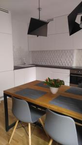 Kuchyňa alebo kuchynka v ubytovaní Stylowy 2-pokojowy apartament 5 min. od Rynku