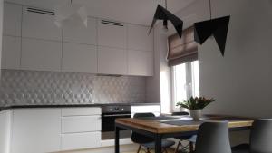Kuchyňa alebo kuchynka v ubytovaní Stylowy 2-pokojowy apartament 5 min. od Rynku