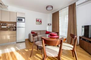 Kuchyň nebo kuchyňský kout v ubytování Apartments LM RESIDENCE