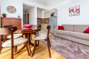 Kuchyň nebo kuchyňský kout v ubytování Apartments LM RESIDENCE
