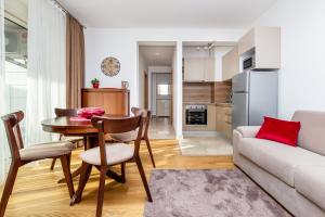 Kuchyň nebo kuchyňský kout v ubytování Apartments LM RESIDENCE
