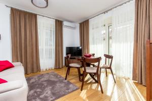 TV a/nebo společenská místnost v ubytování Apartments LM RESIDENCE