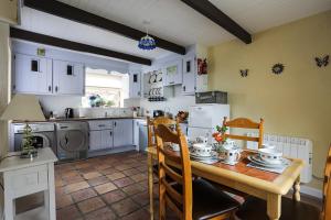 A kitchen or kitchenette at Green Meadow Farm Holiday Homes