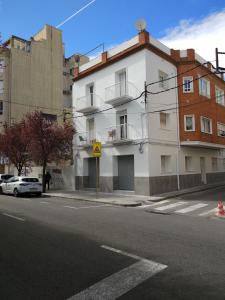 a white building on the side of a street at Apartaments Can Fabul in Sant Carles de la Ràpita