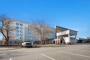 a large building with a truck parked in a parking lot at La Quinta Inn & Suites by Wyndham DC Metro Capital Beltway in Capitol Heights