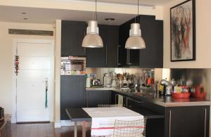 Kuchnia lub aneks kuchenny w obiekcie BERNABEU, luxury y luminoso apartamento entero