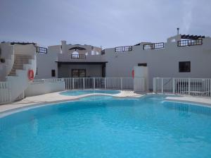 The swimming pool at or close to Aqua Apt Sunrise & Sea Views