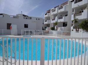 The swimming pool at or close to Aqua Apt Sunrise & Sea Views