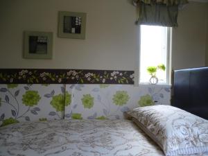 Un pat sau paturi într-o cameră la The Lansdowne
