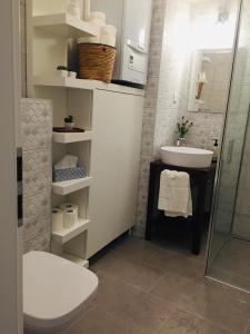 Kúpeľňa v ubytovaní K29-cozy apartment in the dowtown of Győr
