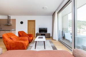 Ein Sitzbereich in der Unterkunft Apartments LORA in Apart-hotel